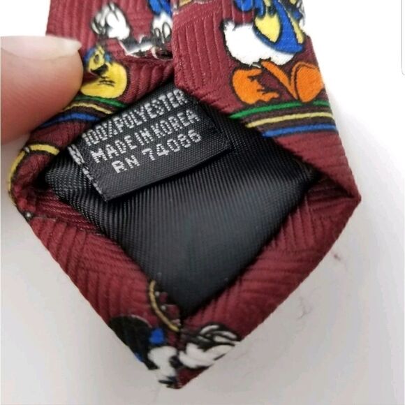 Vtg Mickey Unlimited Maroon Goofy Daffy Duck Tie - Picture 5 of 5